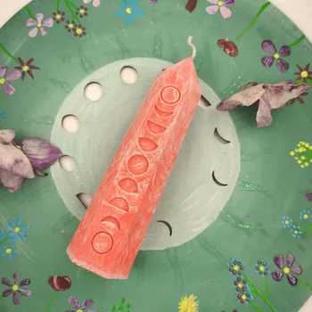 Svíčka Přírodní rituální svíce - červená - pro lásku, vášeň, sílu a odvahu