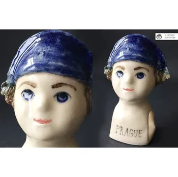 SUVENÝR PRAGUE - ORIGINÁLNÍ KERAMICKÝ STOJÁNEK NA UBROUSKY - NOSTALGIK