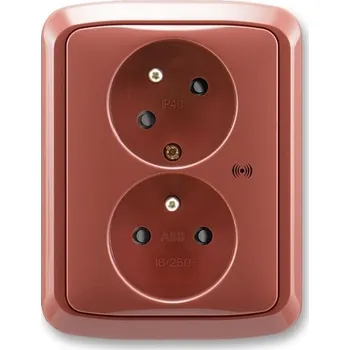 Elektrická zásuvka ABB TANGO Zásuvka dvojnásobná s natočenou dutinou, s ochr. před přepětím, akust. signalizace, vřesová červená (Tango)