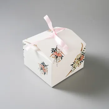 Krabice na pečivo Výslužková krabice se stuhou Pink střední 16,5x16,5x11cm