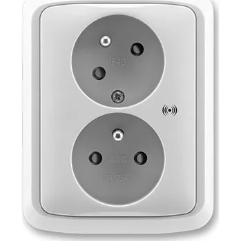 vypínač a zásuvka ABB TANGO Zásuvka dvojnásobná s natočenou dutinou, s ochr. před přepětím, akust. signalizace, šedá