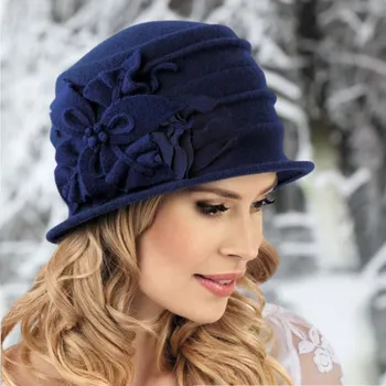 Čepice KRUMLOVANKA Zimní dámský klobouk s květy W-0655/161 tmavě modrý