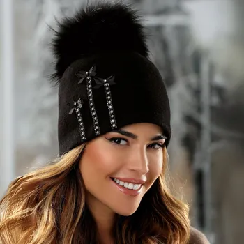 Čepice KRUMLOVANKA Dámská černá zimní čepice s bambulí W-0763/018