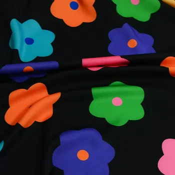 Šatovka N6856 černá, velké barevné květy, š.145