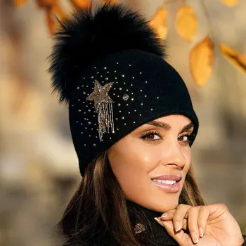 Čepice KRUMLOVANKA Dámská čepice s bambulí W-0046/018 černá