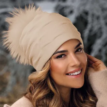 Čepice KRUMLOVANKA Světle béžová zimní čepice s bambulí a podšívkou W-0597/284