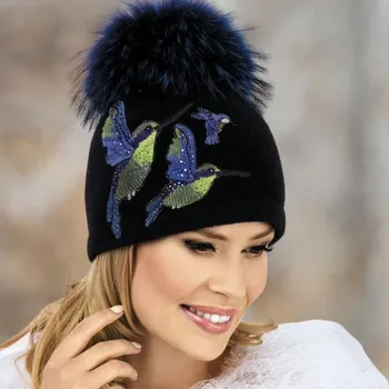 Čepice KRUMLOVANKA Dámská čepice s bambulí W-0185/018 černá