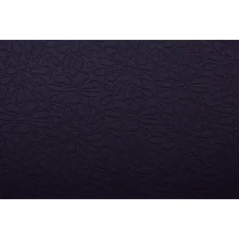 Silnější úplet v černé barvě s plastickým vzorem květin N9999/003