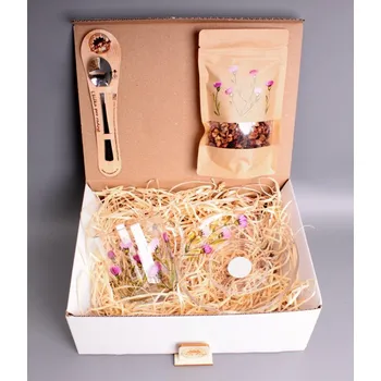 Dárkový potravinový koš Dárkový balíček - karafiáty (sklo)