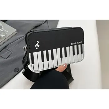 Malá čtvercová kabelka na koncerty s motivem klaviatury