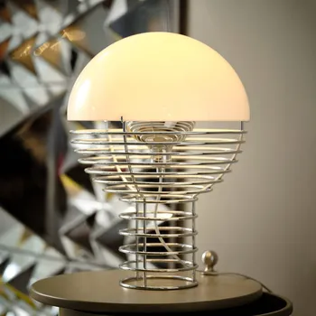 Lampička VERPAN Wire Malá stolní lampa, bílá - Délka kabelu 220 cm chrom, bílá 1 x 60 W - Doprava zdarma