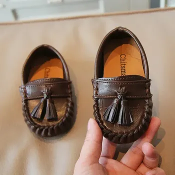 Chlapecké polobotky Dětské mokasíny s měkkou podrážkou a klasickým střihem Velikost: 35, Barva (Varianta): Hnědá