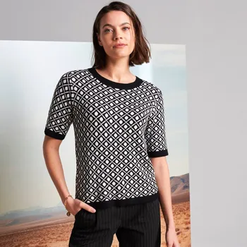 Dámské tričko Úpletové tričko s krátkými rukávy a žakárovým vzorem černá/režná 54