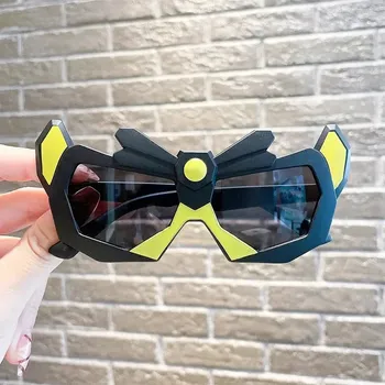 Dětské sluneční brýle s barevným rámečkem a UV ochranou Barva čoček: Black