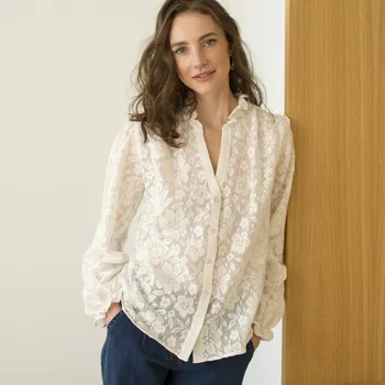 Dámská halenka Halenka z květované krajky s volánky režná 46