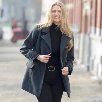 Dámský kabát Jednobarevný kabát s dvouřadým zapínáním na knoflíky antracitový melír 40