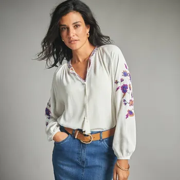 Dámská halenka Halenka s výšivkou a ozdobným výstřihem se střapci režná/šeříková 38