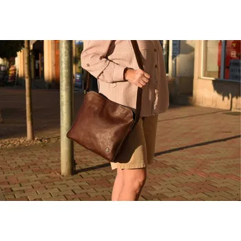 Kabelka Dámská kožená ručně šitá kabelka KUBÁT přes rameno Lucinka | 58932