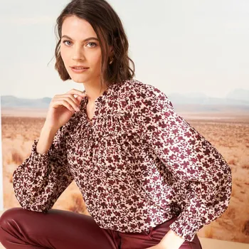 Dámská halenka Halenka s výstřihem na zavázání a potiskem béžová/bordó 54