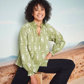 Dámská halenka Halenka se žabičkováním a nabíranými rukávy, s potiskem zelená/režná 38