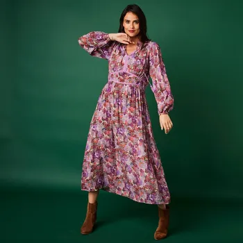 Dámské šaty Dlouhé vzdušné šaty s potiskem režná/lila 54