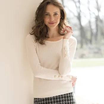 Dámský svetr Žebrovaný pulovr s ozdobnými knoflíky režná 54