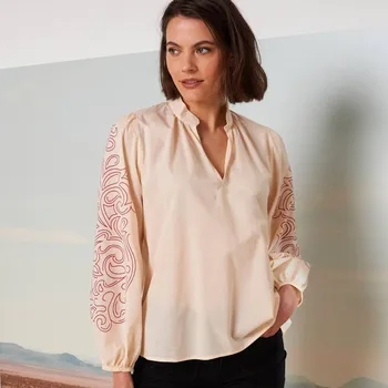 Dámská halenka Halenka se stojáčkem, nabíranými rukávy a potiskem na rukávech béžová/bordó 42