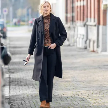 Dámský kabát Kabát s dvouřadým zapínáním na knoflíky, délka cca 110 cm černá 48