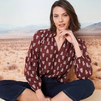 Dámská halenka Halenka se stojáčkem, nabíranými rukávy a potiskem čokoládová/béžová 38