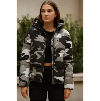 Dámská casual bunda NA-KD Černo-bílá maskáčová prošívaná bunda