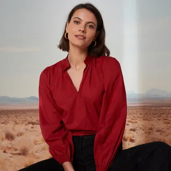 Dámská halenka Jednobarevná halenka se stojáčkem a nabíranými rukávy bordó 40