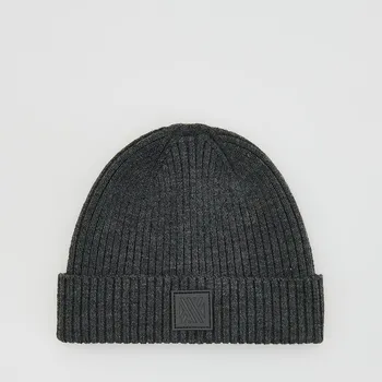 Čepice Reserved - Čepice beanie s&nbsp;nášivkou - tmavě šedá - 040FE-90M - 040FE-90M-ONE