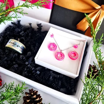 Dárková krabička Dárkový BOX Ultra pink krabička s mašlí: bílá krabička s růžovou mašlí se svíčkou ZDARMA