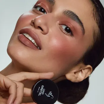 Und Gretel Organické krémové multilíčidlo na rty, oči a tváře Varwe Foxy Brown 02 3,3 g