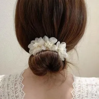 Spona do vlasů květiny - krémová