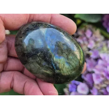 Přírodní kámen Hladký kámen labradorit 138g Madagskar