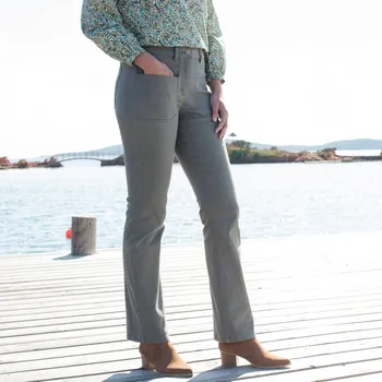 Dámské oblečení Rovné kalhoty s našitými kapsami khaki 38