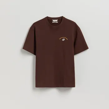 Pánské tričko Reserved - Boxy tričko s potiskem na zádech - hnědá - 471EX-88X - 471EX-88X-S