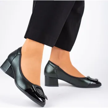 Dámské sandále Dámské zelené kožené lodičky AGA Velikost: 37