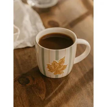 Sinsay - Hrnek s podzimním potiskem - béžová - 093GI-02X - 093GI-02X-ONE