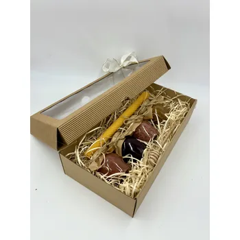 Dárkový potravinový koš Včelařství Thomayer Dárková krabička ovocných medů se svíčkou a naběračkou II