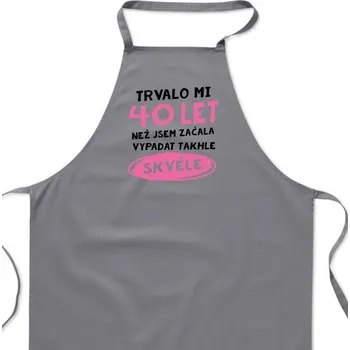 Kuchyňská zástěra Zástěra šedá - Trvalo mi 40 let než jsem začala vypadat takhle skvěle