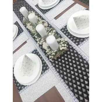 Vánoční dekorace Vánoční sada - běhoun a 7 prostírání - stříbrné stromečky na červné v kombinaci se stříbrnými ornamenty