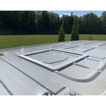 Příslušenství ke karavanu Adaptér střešního okna 40x40 cm pro MAN TGE a VW Crafter varianta pozice 2 - 46,5 x 46,5 cm