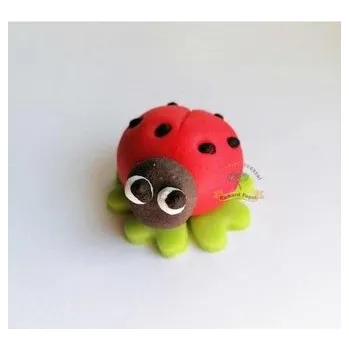 Jedlá dekorace na dort Figurka na dort beruška 30g z kokosové hmoty - Fagos