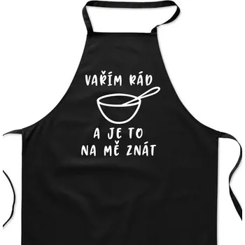 Kuchyňská zástěra Černá zástěra s nápisem - Vařím rád a je to na mě znát