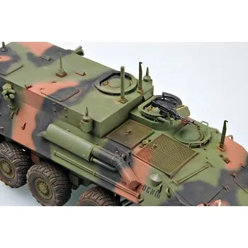 Plastikový model USMC LAV-C2 Light Armored Vehicle-Command&Control - Trumpeter 00371