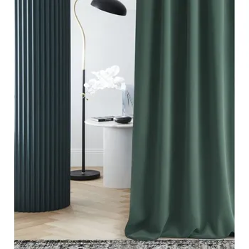 Tmavě zelený zatemňující závěs na kruhy 140 x 250 cm