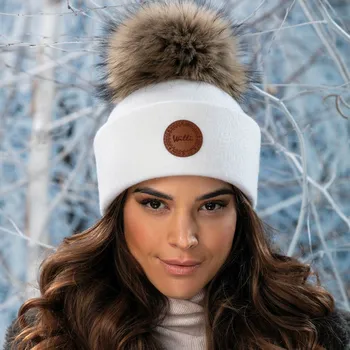 Čepice Bílá dámská zimní čepice s bambulí 100% vlna - Krumlovanka W-0895/000