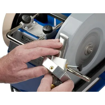 Přípravek na broušení řezbářských nástrojů